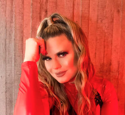 As Part of Universal Music Group, GISELE ABRAMOFF releases in October her new Electropop song “GOOD TIME” with Vintage influences.