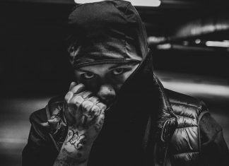 Labels Left and Right Want Lucky Dinero